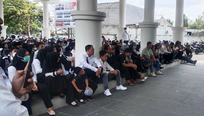 Foto : Ratusan calon PPPK datangi kantor DRPD Loteng